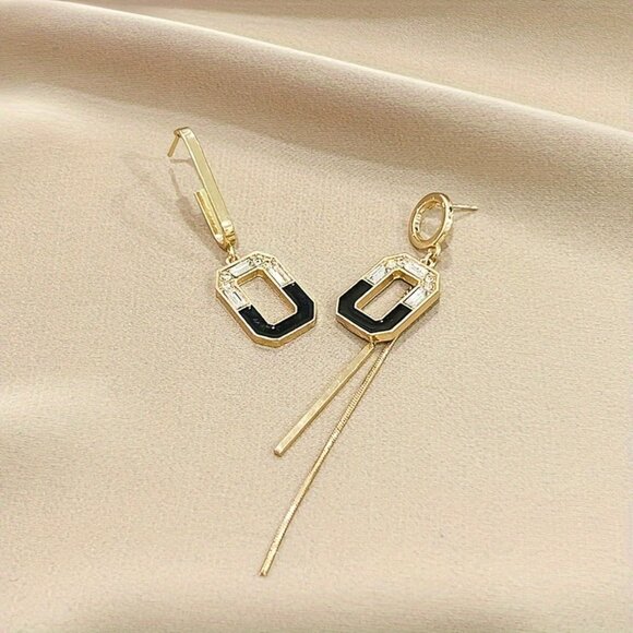 Elegant Asymmetrical Long Tassel Earrings - Picture 4 of 5